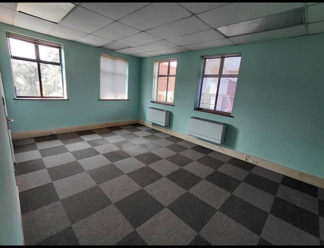 143M² OFFICE TO LET IN LYME PARK
